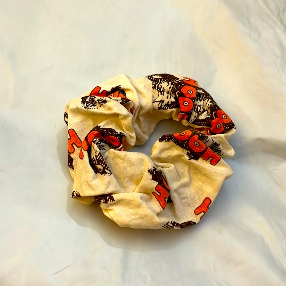 Hooters rare scrunchie circa 2001-2009